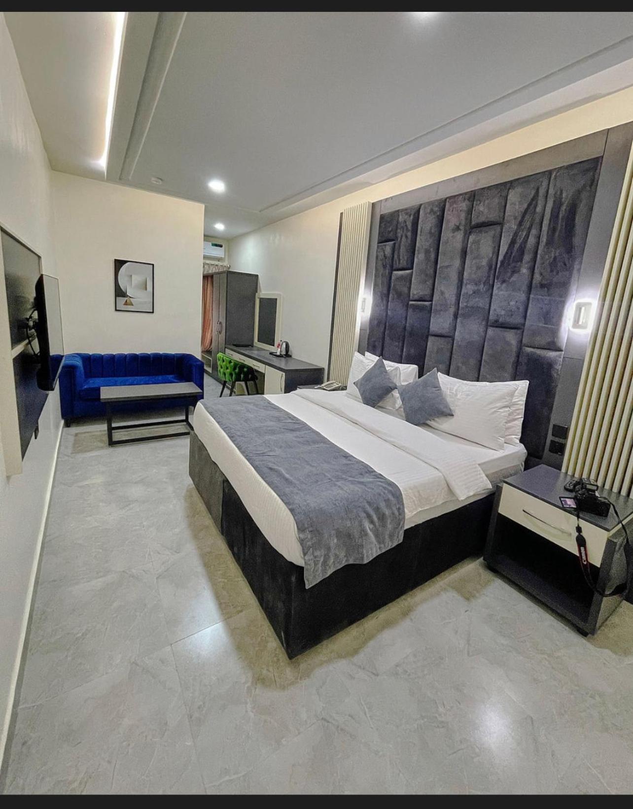 The Mayrock Hotel Абуджа Екстер'єр фото