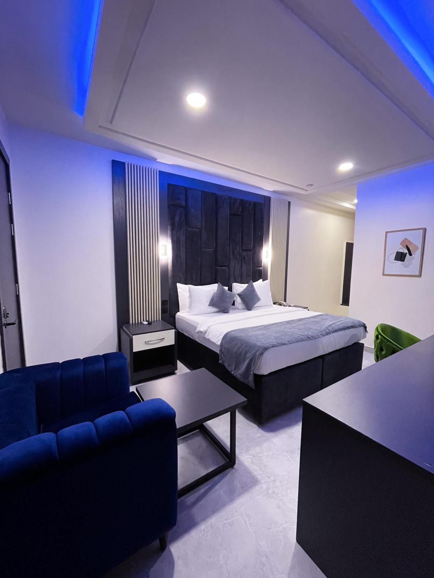The Mayrock Hotel Абуджа Екстер'єр фото